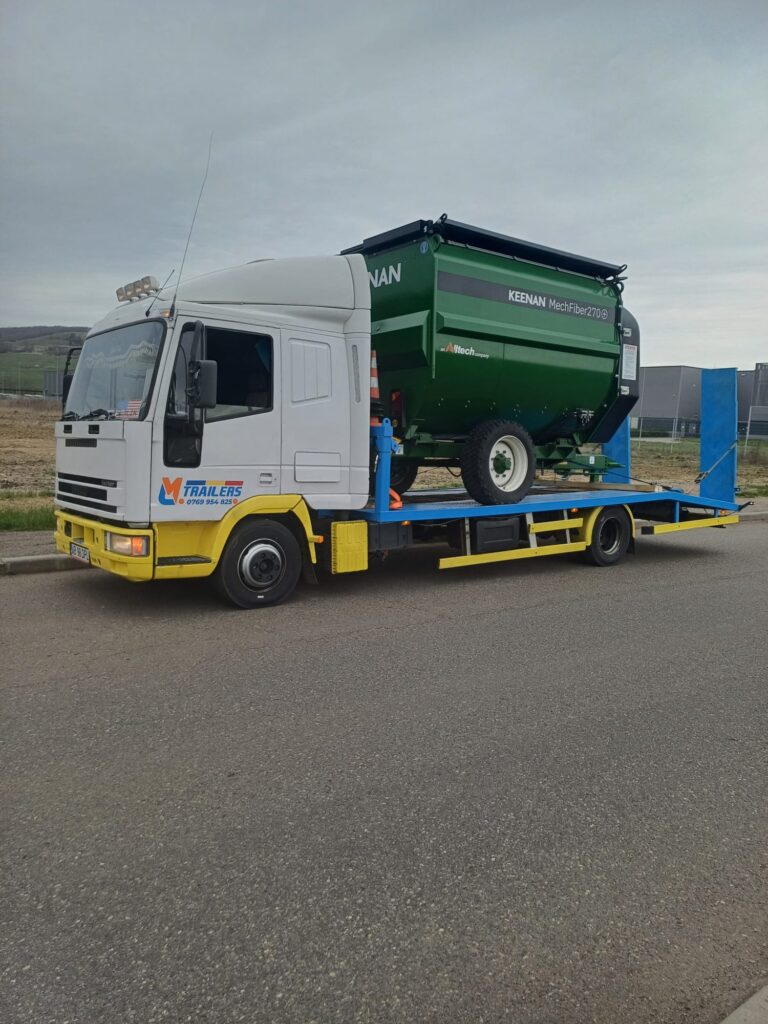 Platformă agabaritică pentru transport utilaje construcții